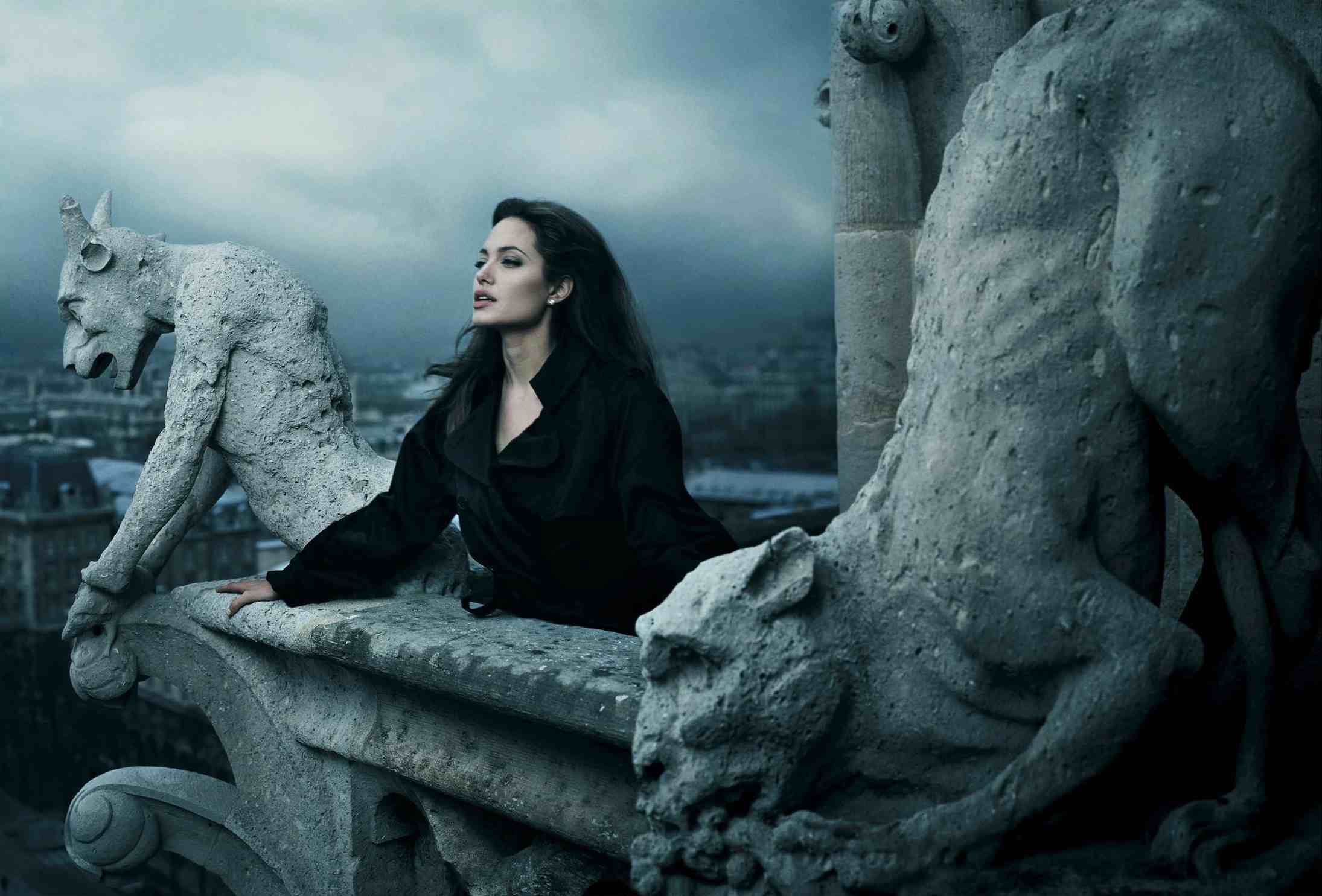 Annie Leibovitz: " Angejine Jolie"